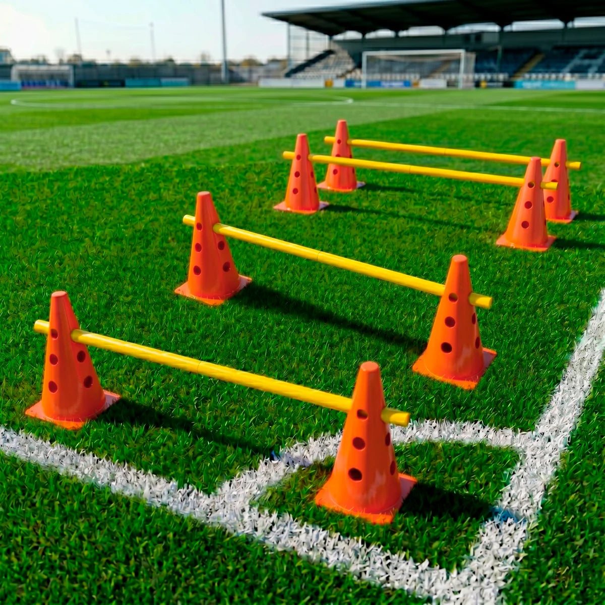 Kit de Agilidade c/ 8 Cones Furados 23cm e 4 Haste de 1,00m - Cone BRANCO