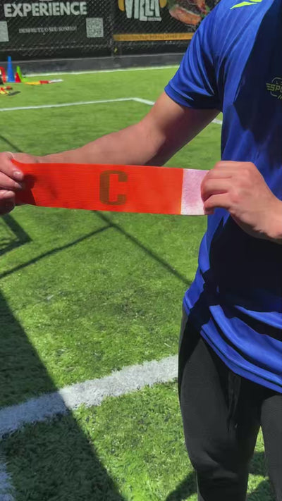 Vídeo 1 — Faixa Braçadeira de Capitão com Velcro Premium Velden