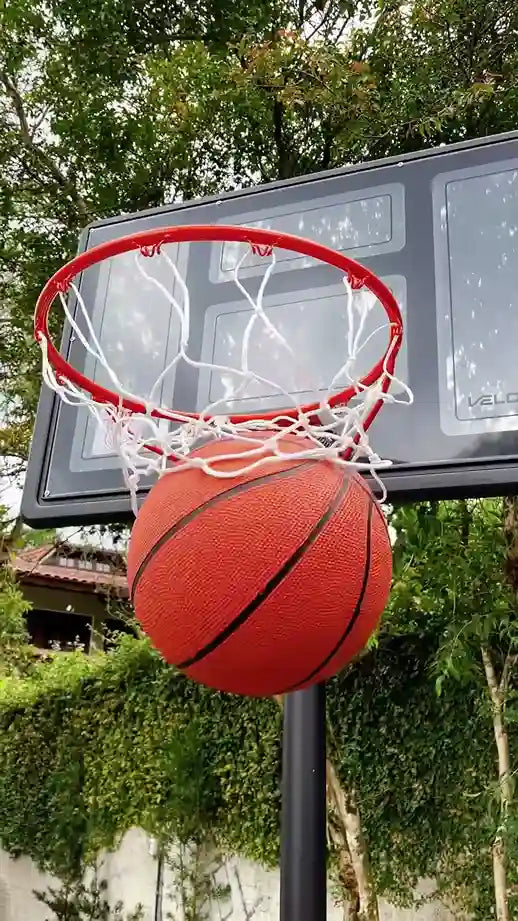 Tabela de Basquete com bola